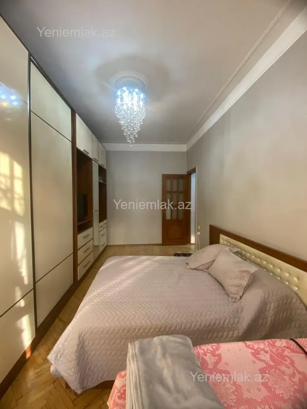 Satılır 4 otaqlı köhnə tikili 100 m²