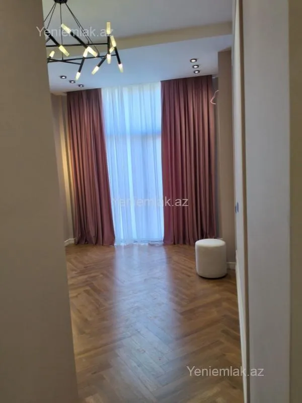 Satılır 3 otaqlı yeni tikili 132 m²