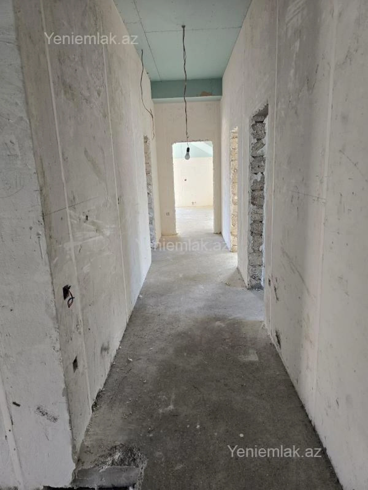 Satılır 5 otaqlı həyət evi 240 m²