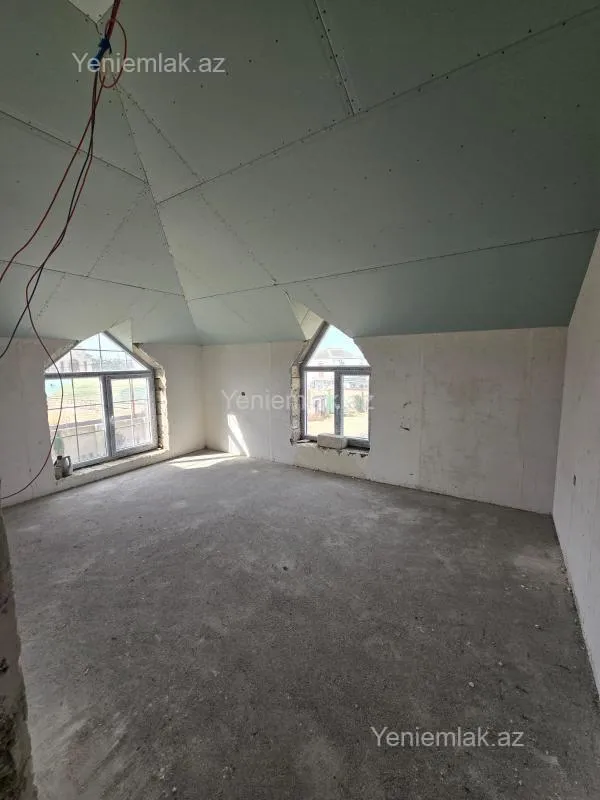 Satılır 5 otaqlı həyət evi 240 m²