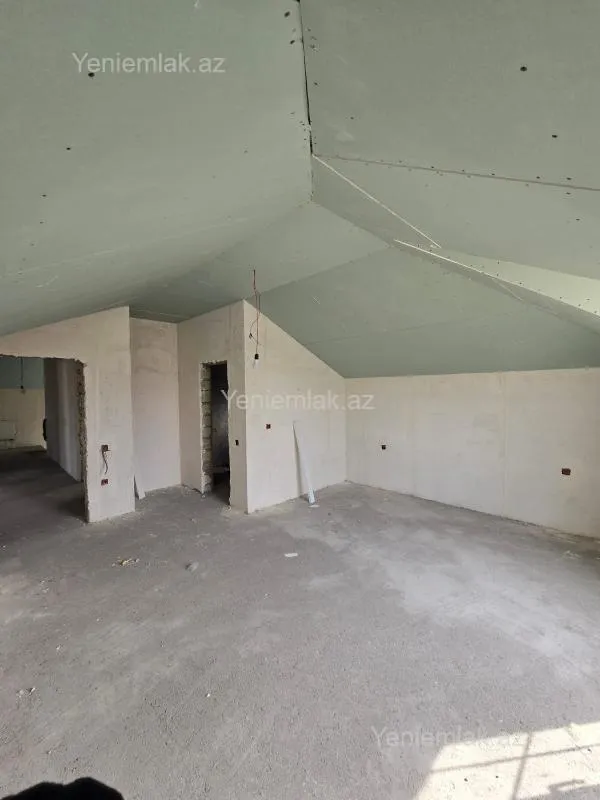 Satılır 5 otaqlı həyət evi 240 m²