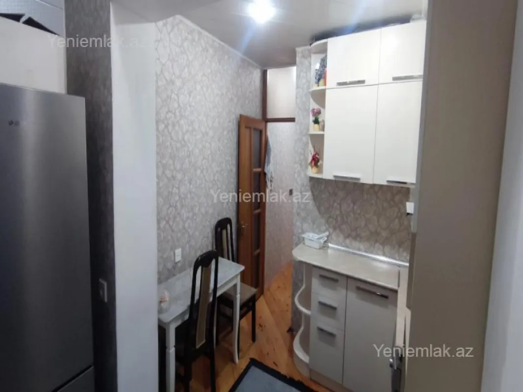 Satılır 3 otaqlı köhnə tikili 90 m²