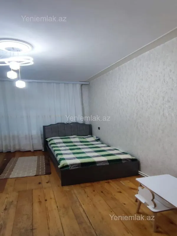 Satılır 3 otaqlı köhnə tikili 90 m²