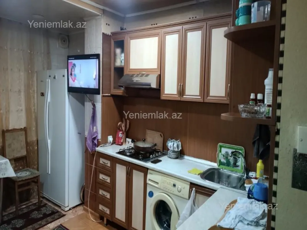 Satılır 4 otaqlı köhnə tikili 110 m²