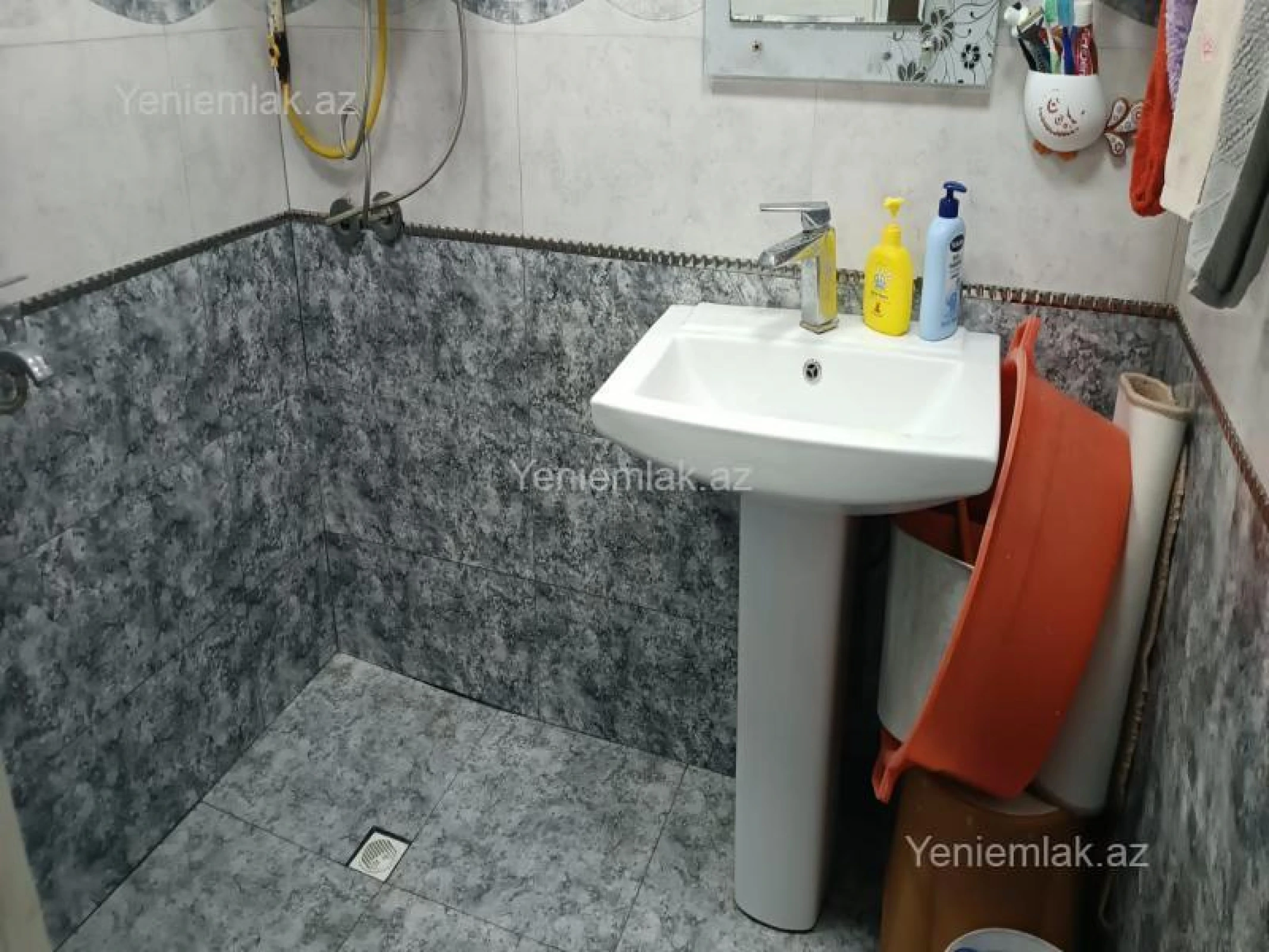 Satılır 4 otaqlı köhnə tikili 110 m²