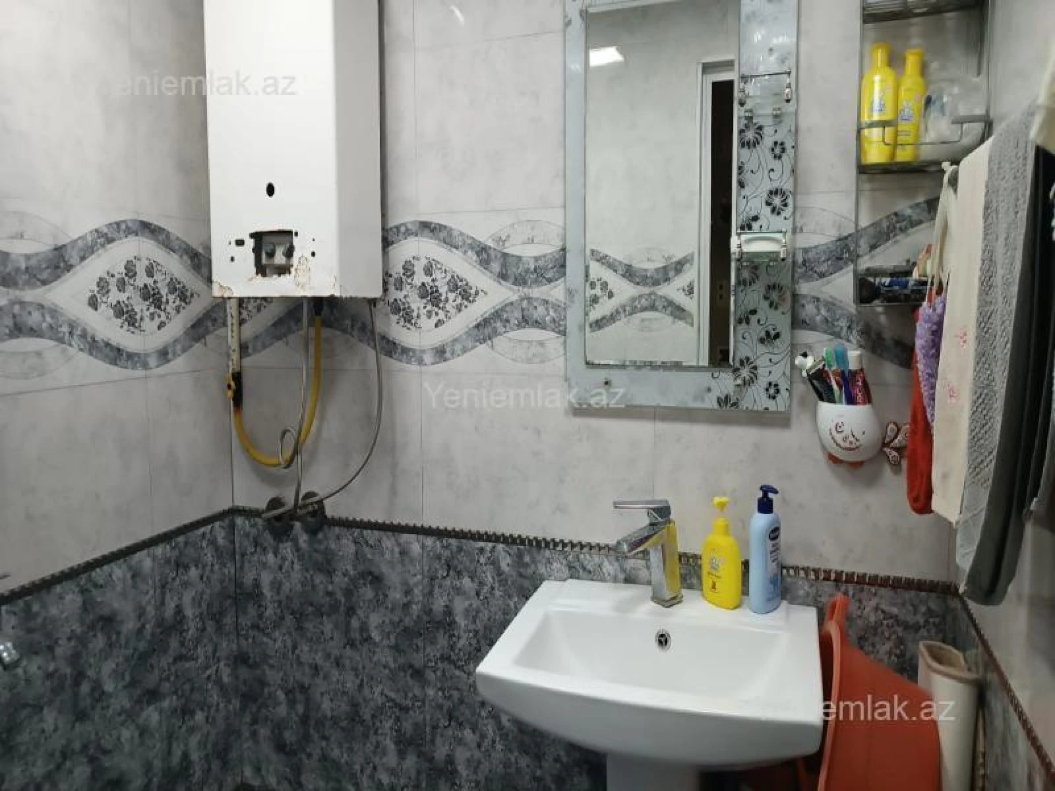 Satılır 4 otaqlı köhnə tikili 110 m²