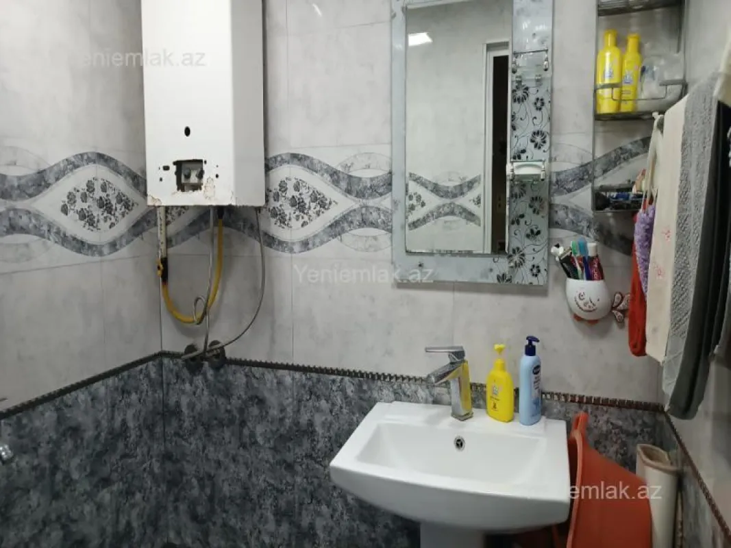 Satılır 4 otaqlı köhnə tikili 110 m²