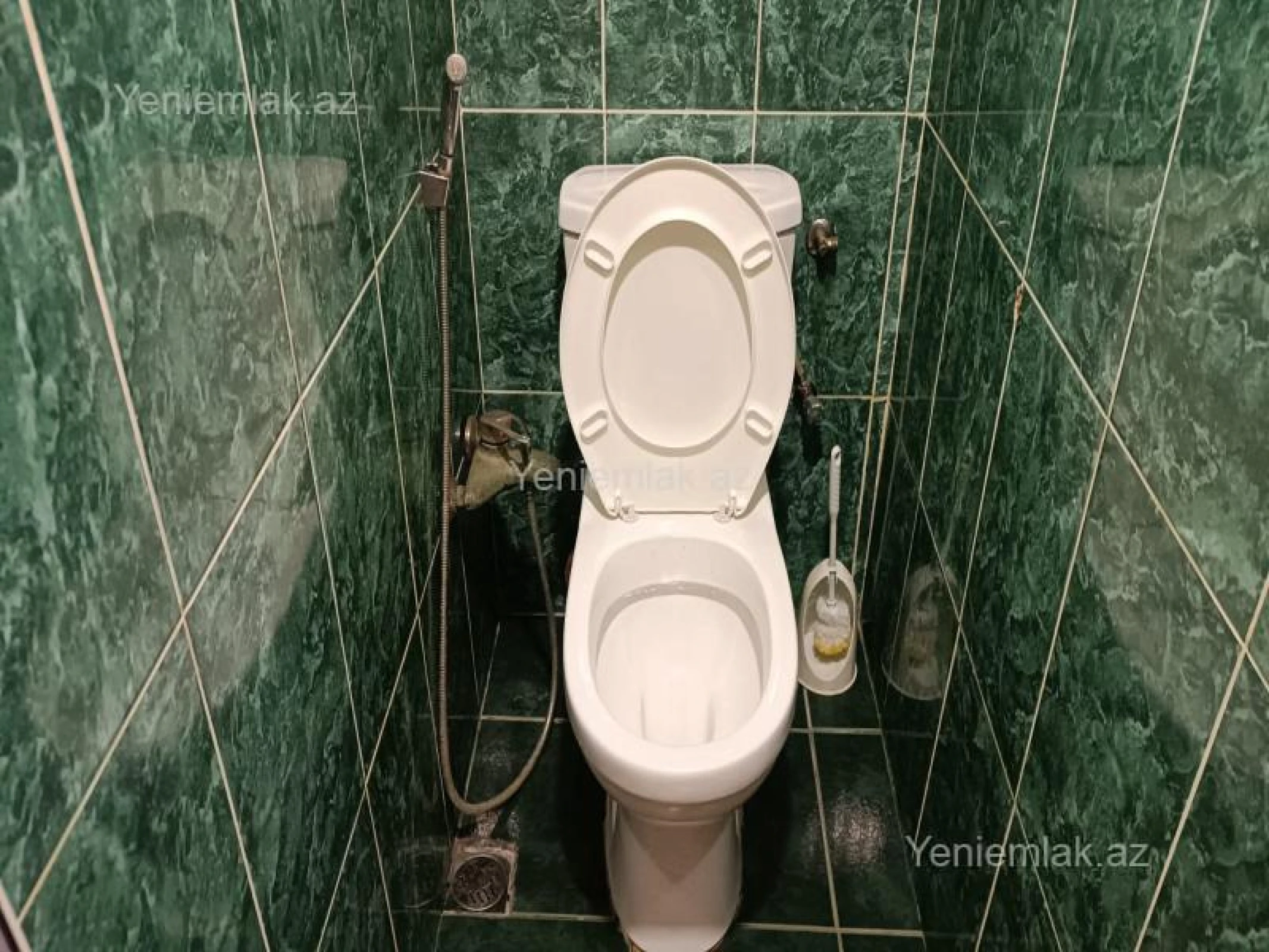 Satılır 4 otaqlı köhnə tikili 110 m²