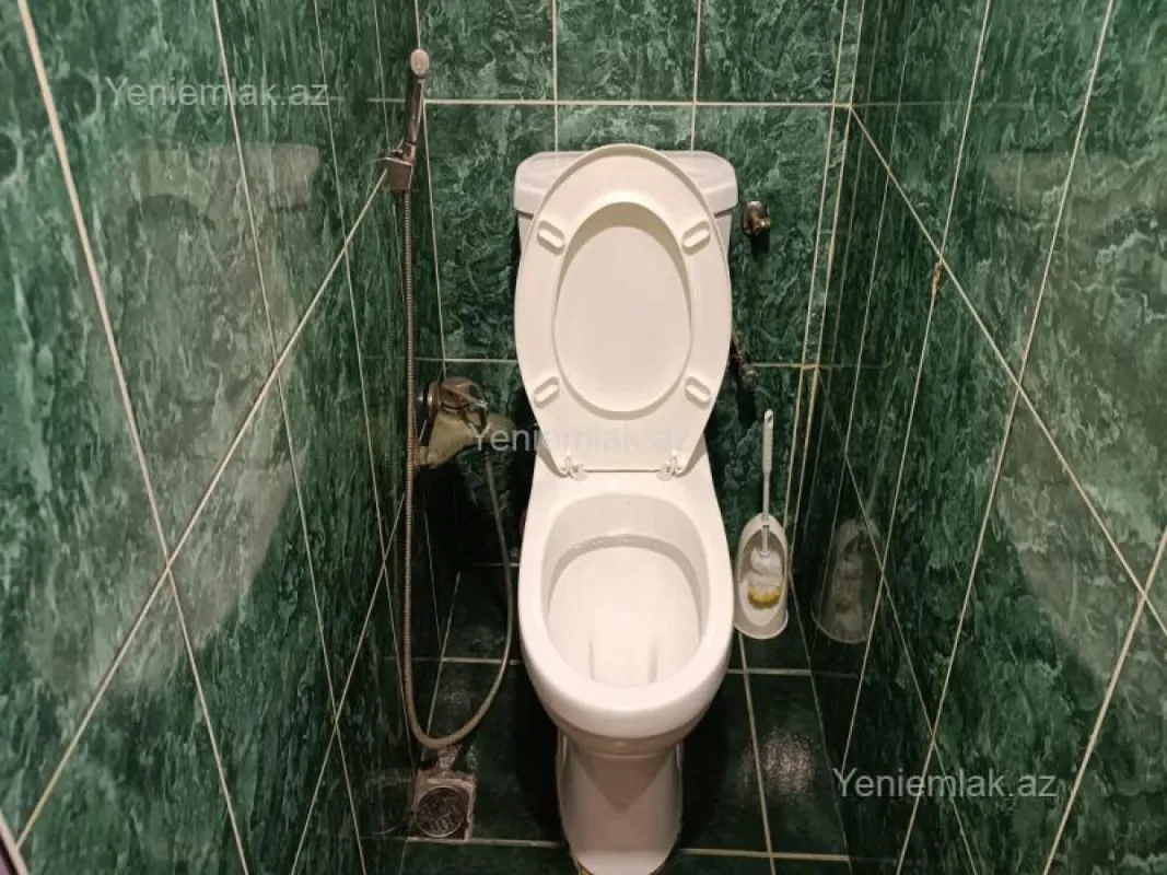 Satılır 4 otaqlı köhnə tikili 110 m²