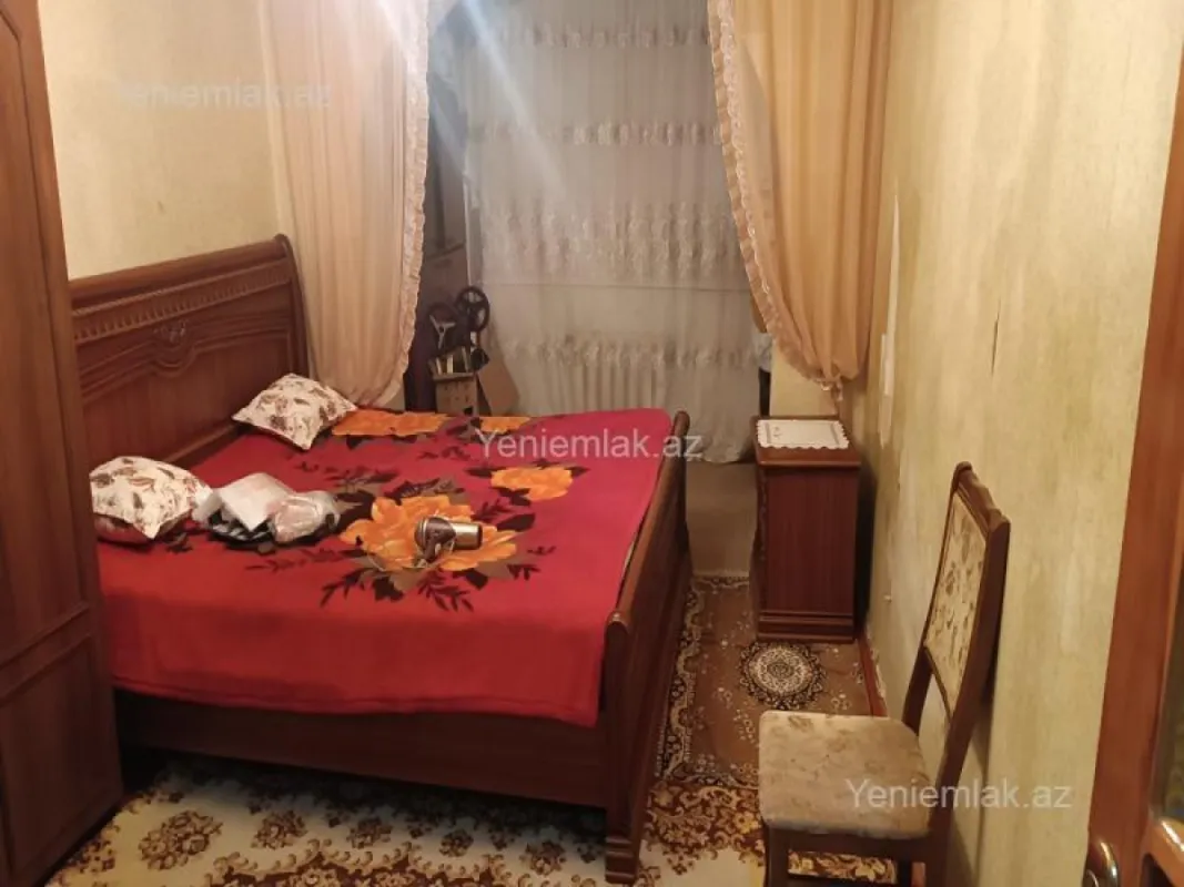 Satılır 4 otaqlı köhnə tikili 110 m²