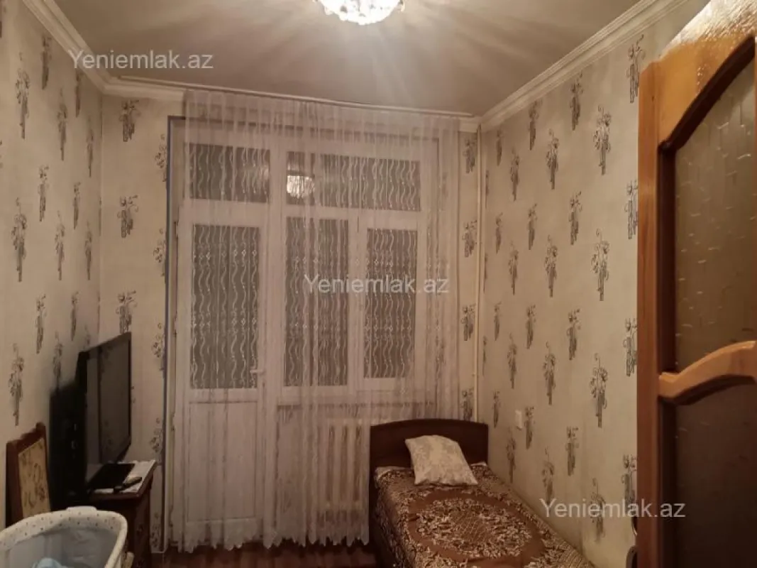 Satılır 4 otaqlı köhnə tikili 110 m²