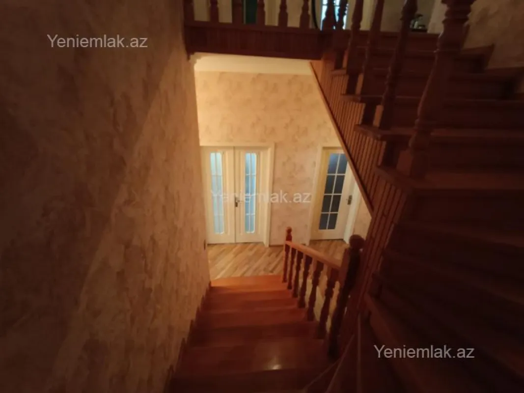 Satılır 5 otaqlı həyət evi 140 m²