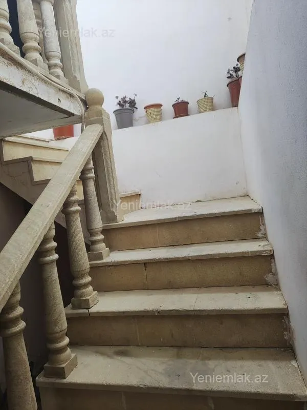 Satılır 7 otaqlı həyət evi 204 m²