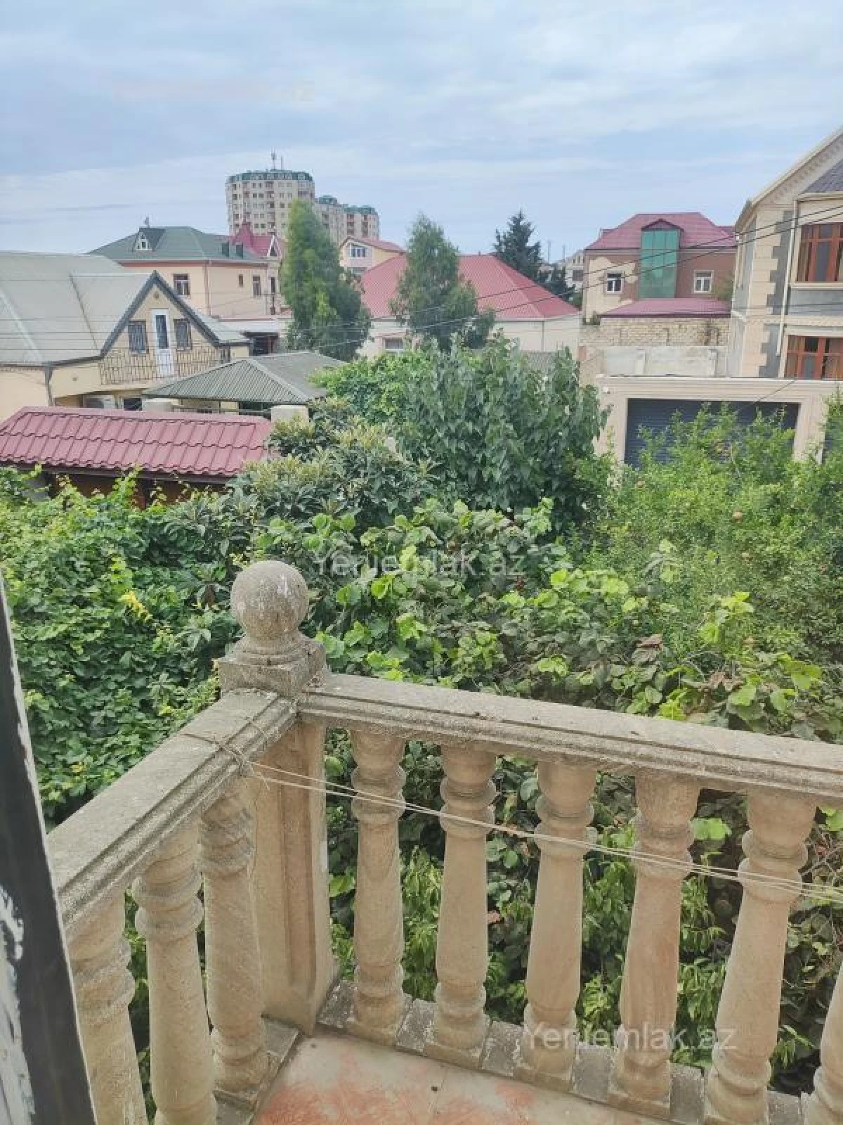 Satılır 7 otaqlı həyət evi 204 m²