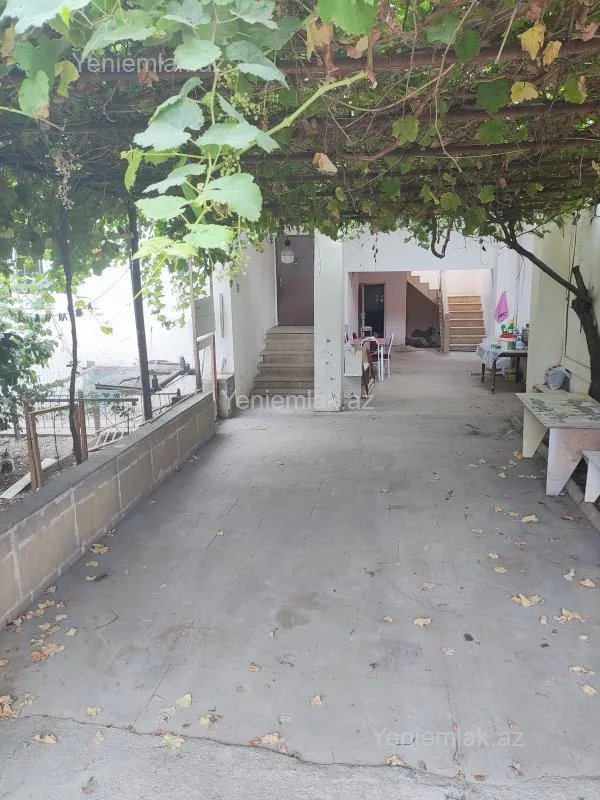 Satılır 7 otaqlı həyət evi 204 m²