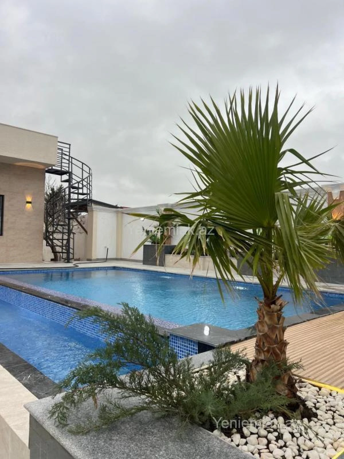 Satılır 5 otaqlı həyət evi 185 m²