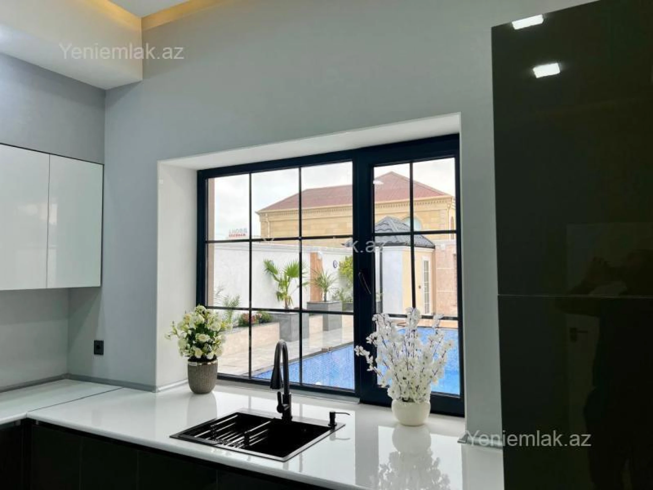 Satılır 5 otaqlı həyət evi 185 m²