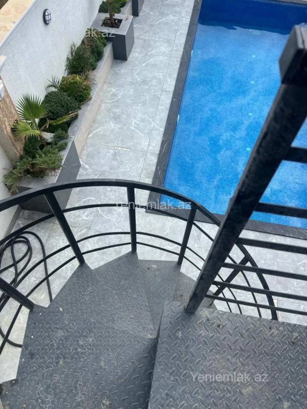 Satılır 5 otaqlı həyət evi 185 m²