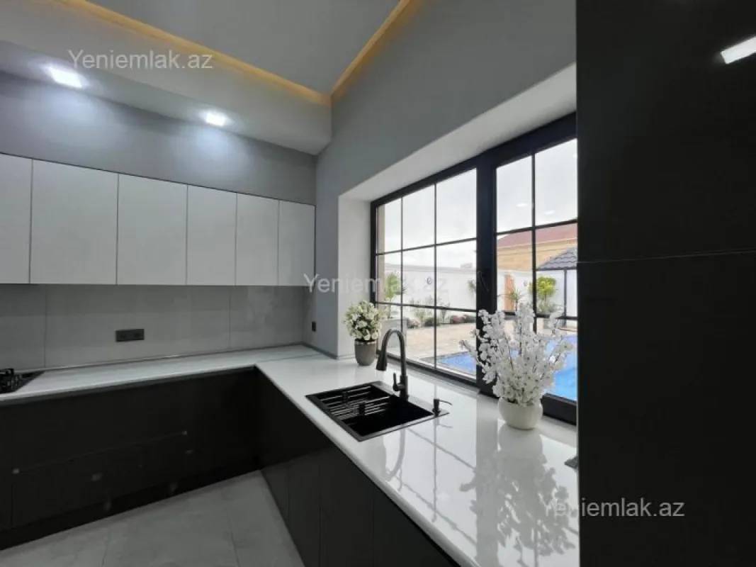 Satılır 5 otaqlı həyət evi 185 m²