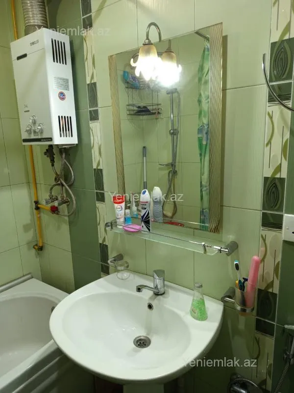 Satılır 2 otaqlı köhnə tikili 60 m²