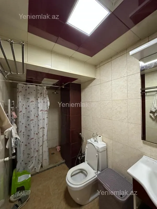 Satılır 2 otaqlı köhnə tikili 60 m²