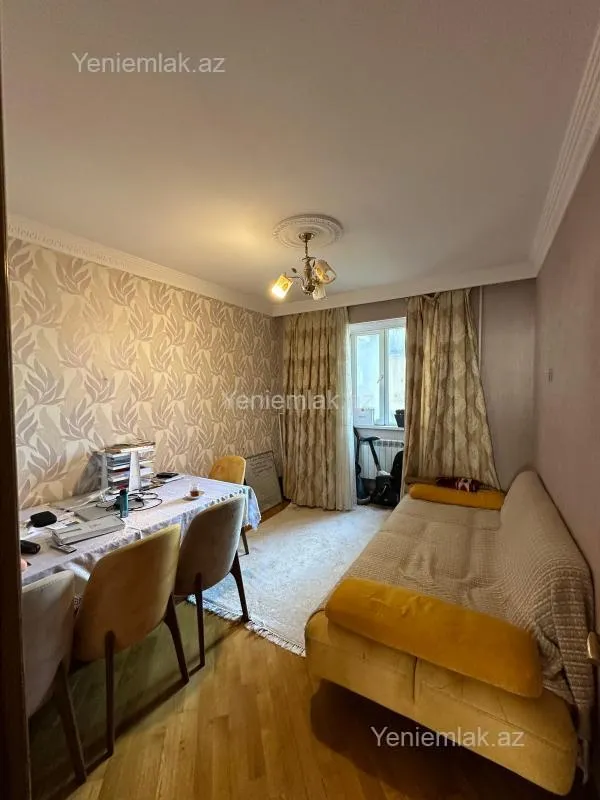 Satılır 2 otaqlı köhnə tikili 60 m²