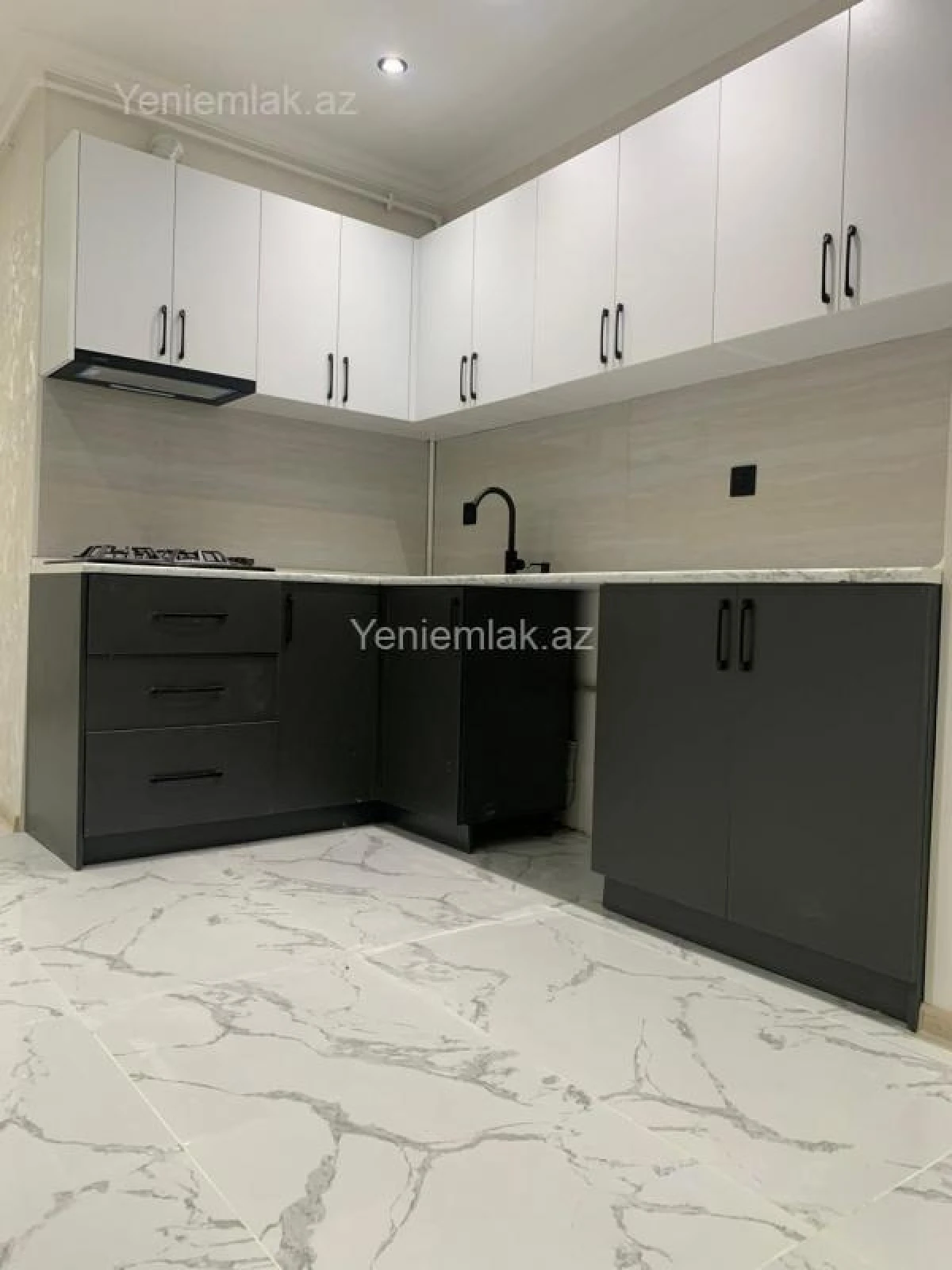 Satılır 2 otaqlı köhnə tikili 56 m²