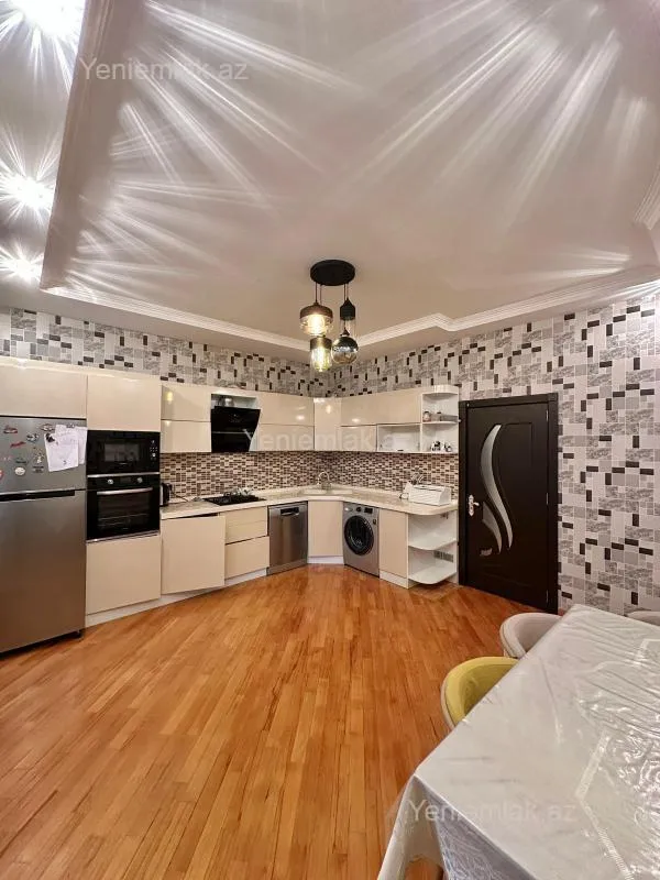 Satılır 3 otaqlı yeni tikili 140 m²