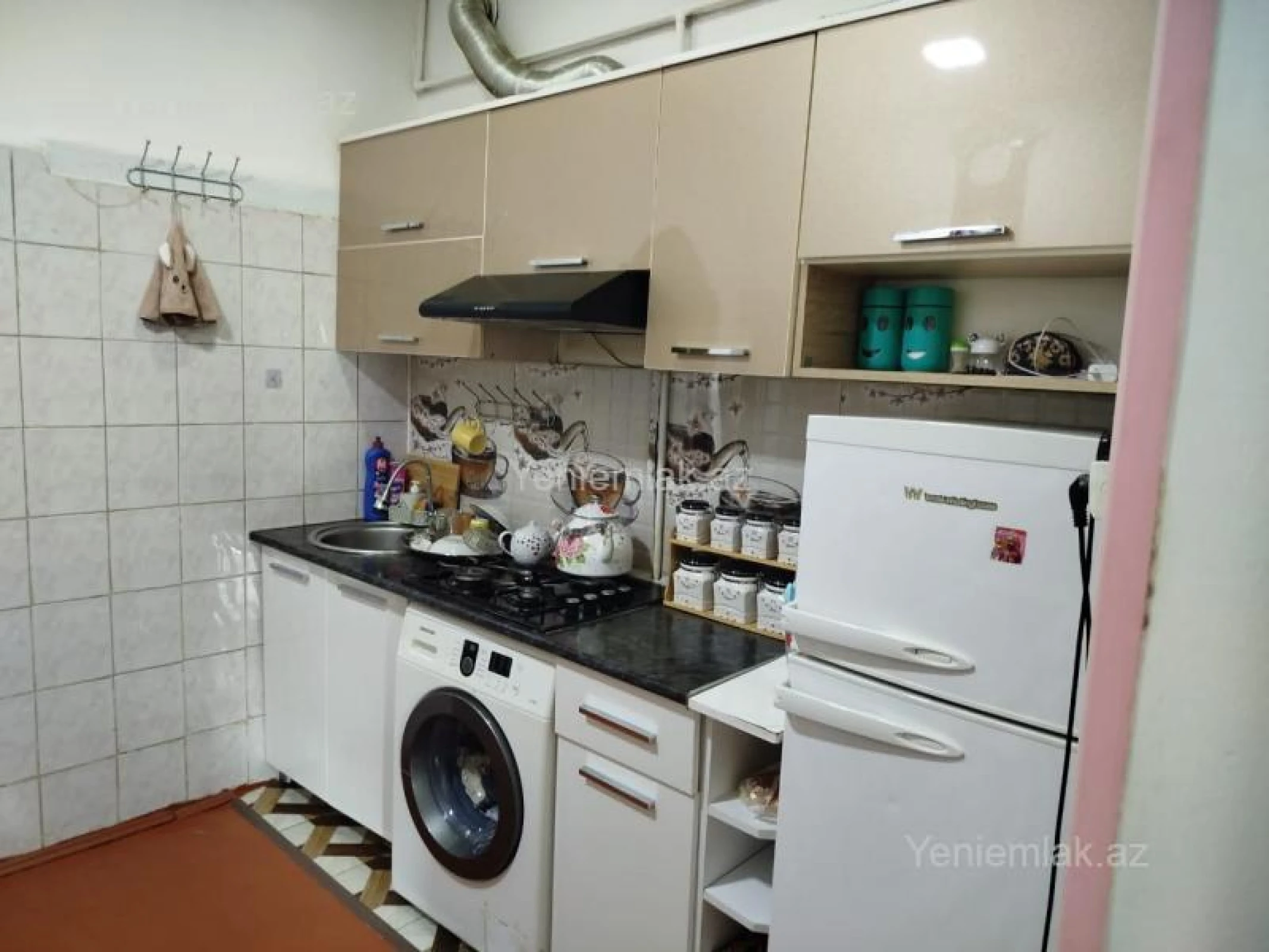 Satılır 3 otaqlı köhnə tikili 100 m²