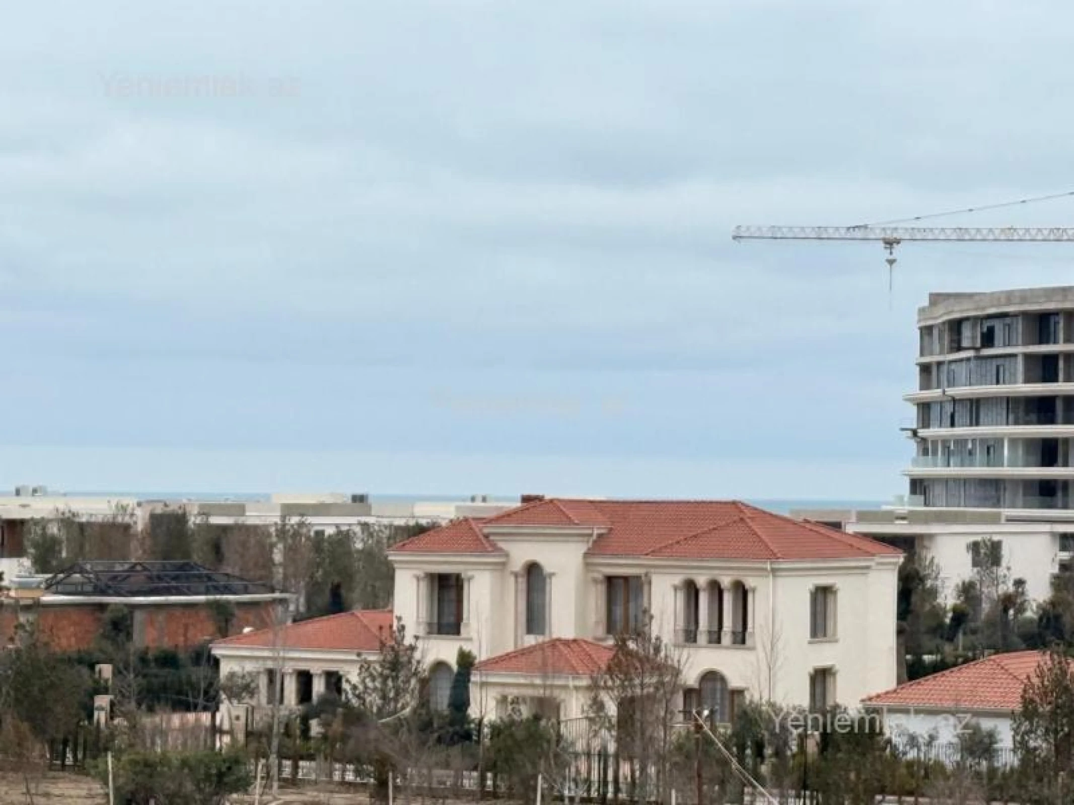 Satılır 9 otaqlı həyət evi 460 m²