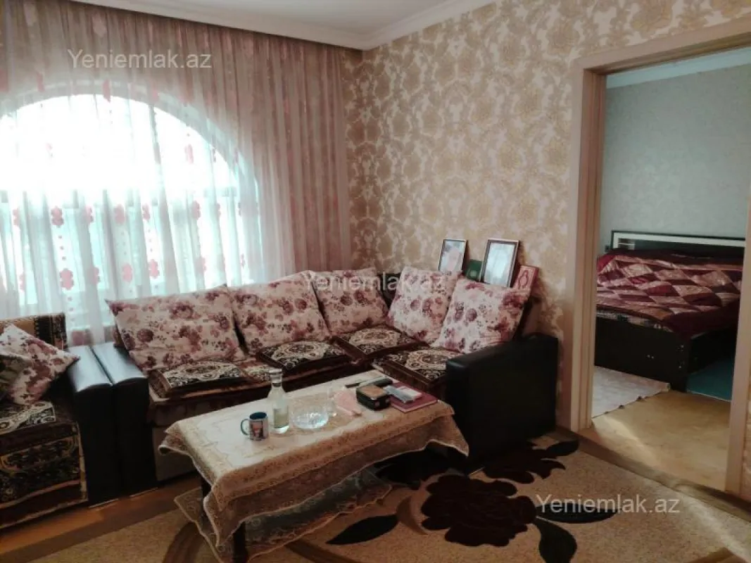 Satılır 6 otaqlı həyət evi 200 m²