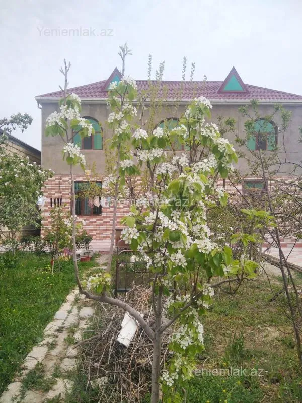 Satılır 6 otaqlı həyət evi 200 m²