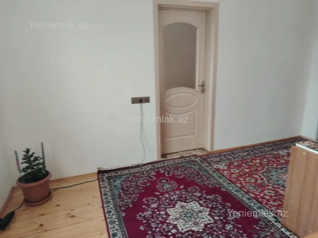 Satılır 6 otaqlı həyət evi 200 m²