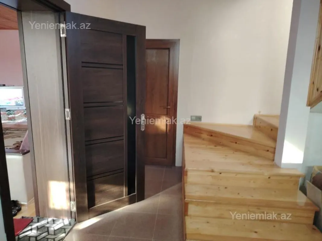 Satılır 6 otaqlı həyət evi 200 m²