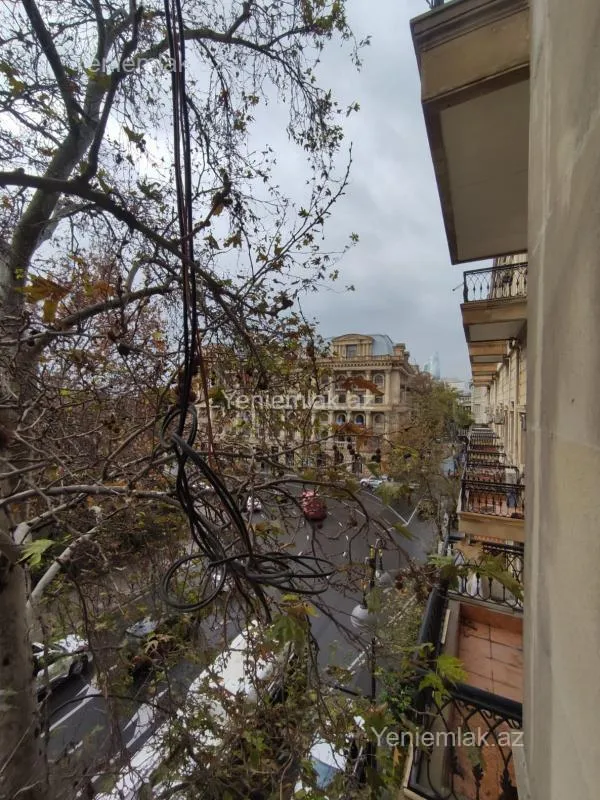 Satılır 4 otaqlı yeni tikili 155 m²