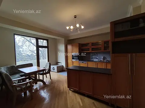 Satılır 4 otaqlı yeni tikili 155 m²