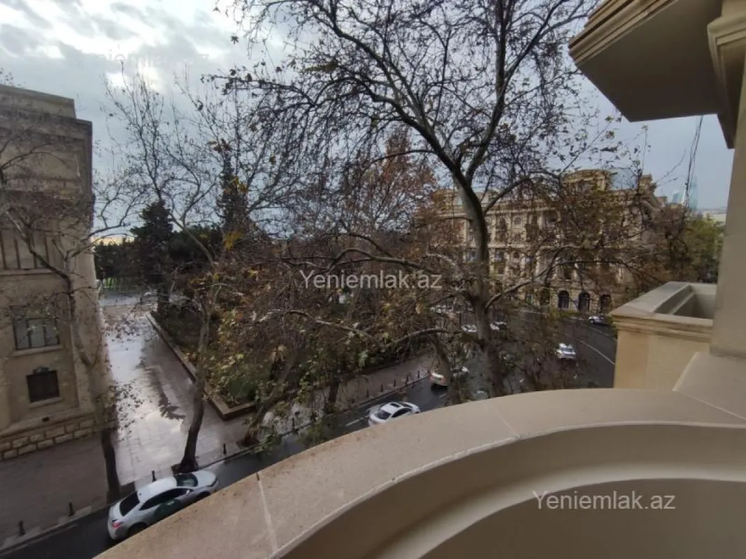 Satılır 4 otaqlı yeni tikili 155 m²