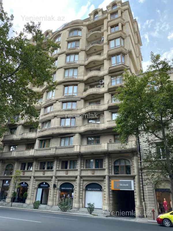 Satılır 4 otaqlı yeni tikili 155 m²