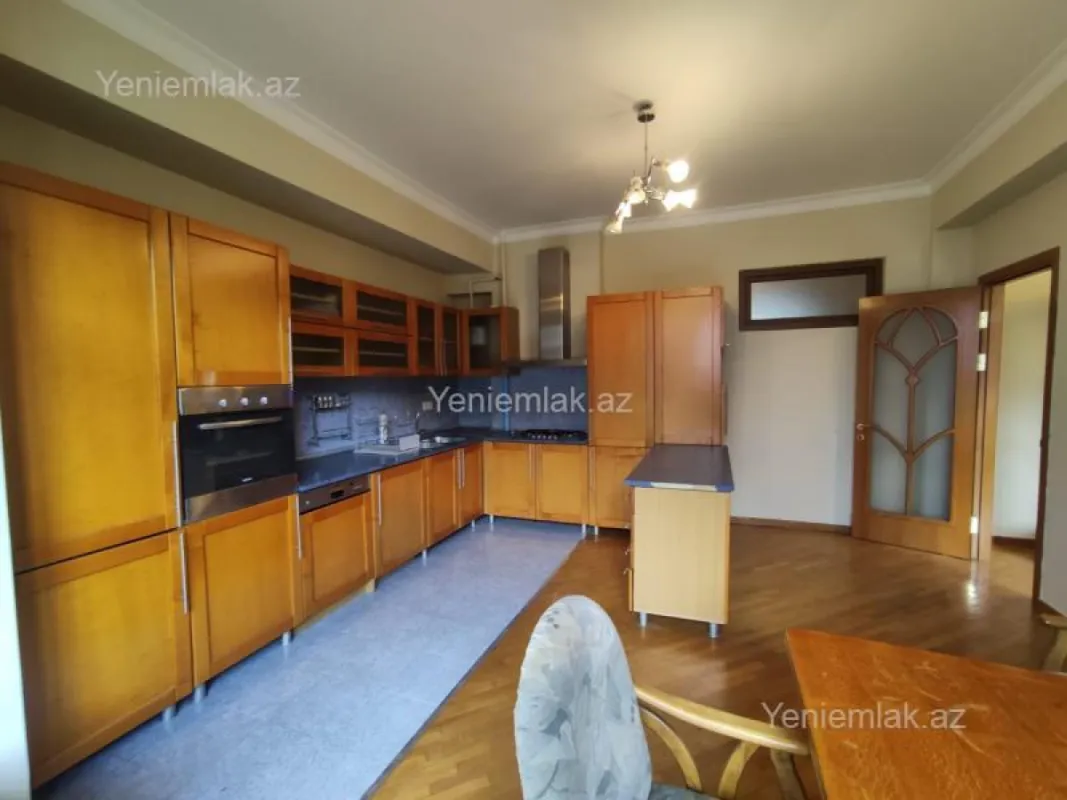 Satılır 4 otaqlı yeni tikili 155 m²