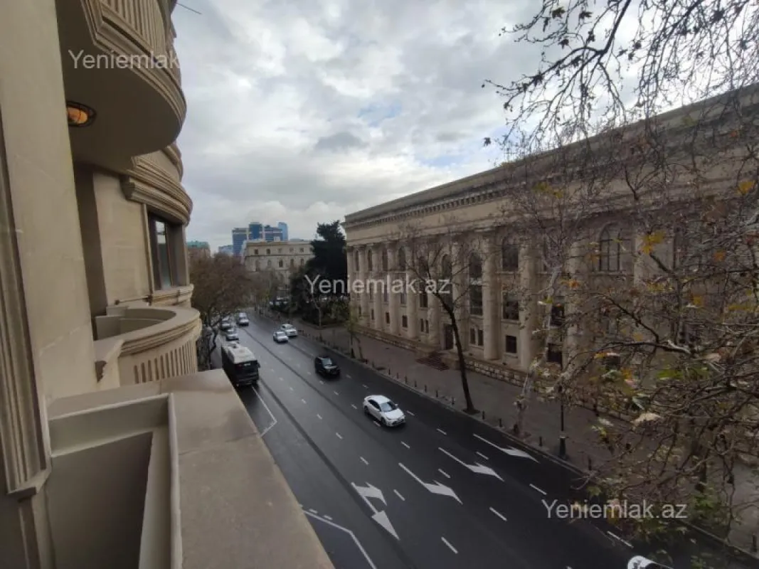 Satılır 4 otaqlı yeni tikili 155 m²