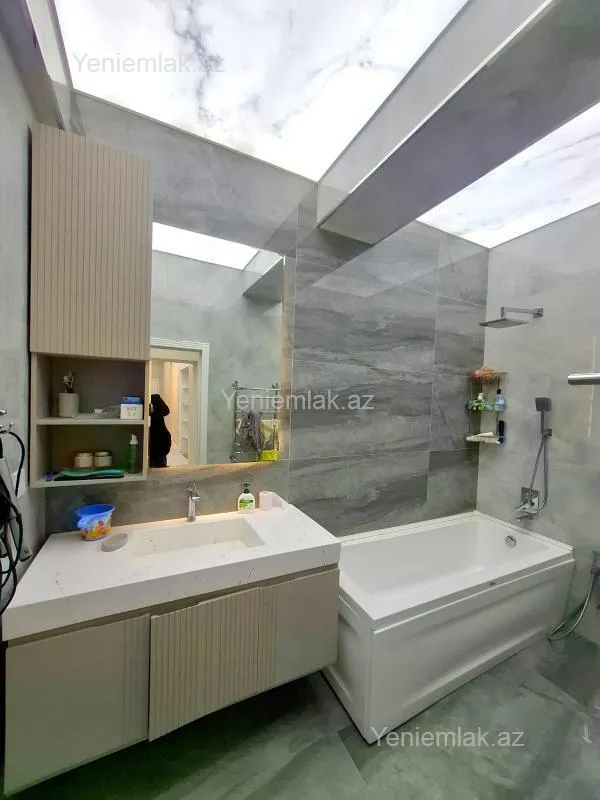 Satılır 3 otaqlı yeni tikili 140 m²