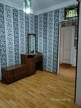 Satılır 4 otaqlı köhnə tikili 100 m²