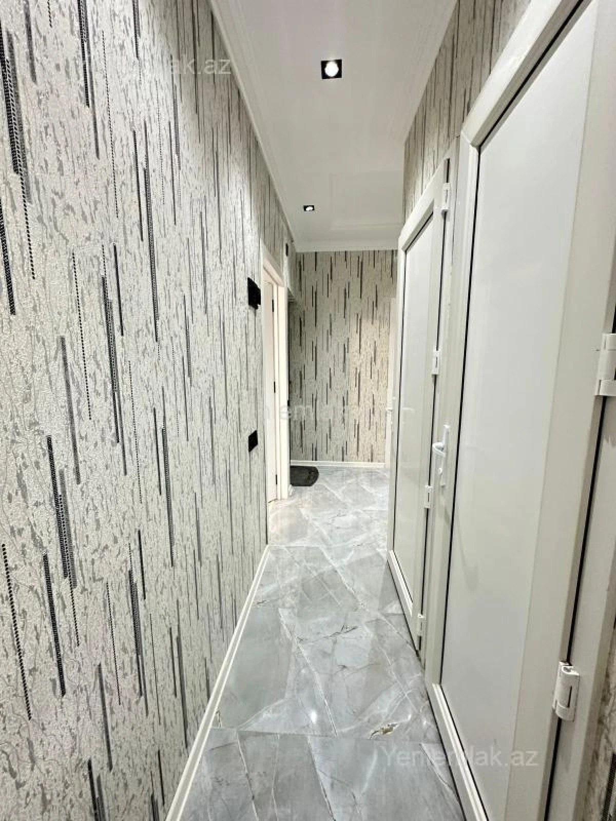 Satılır 2 otaqlı köhnə tikili 65 m²