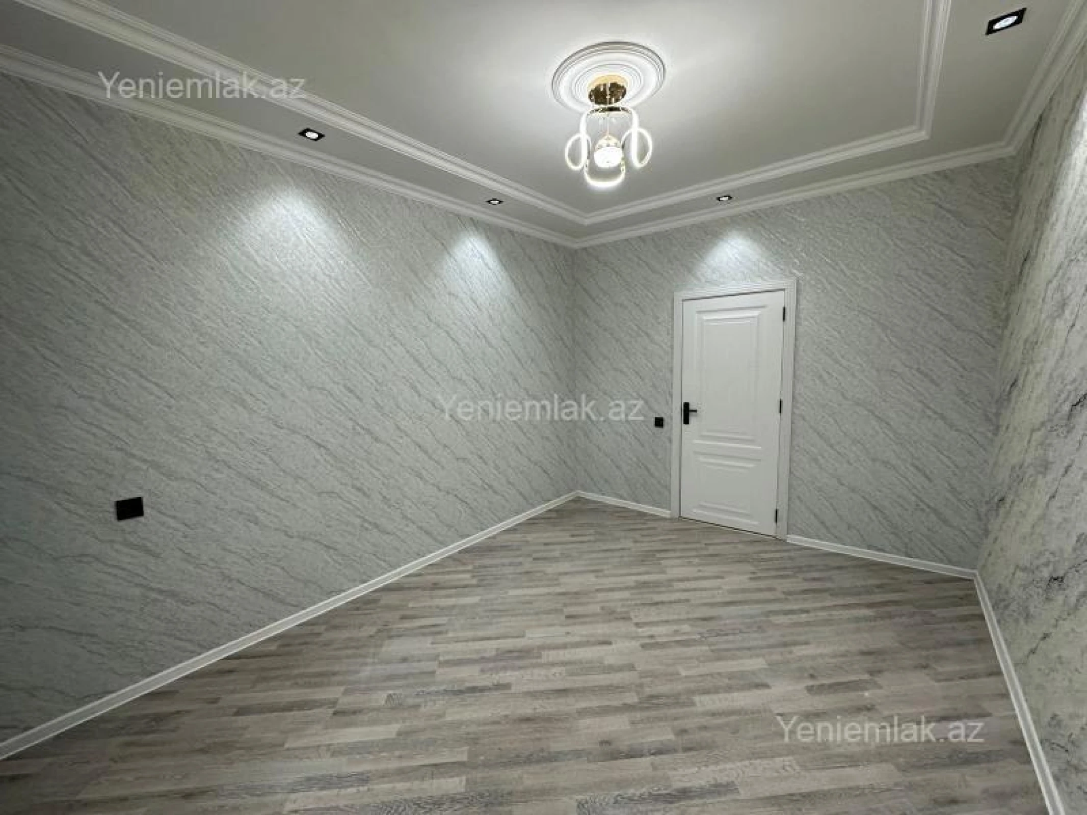 Satılır 2 otaqlı köhnə tikili 65 m²