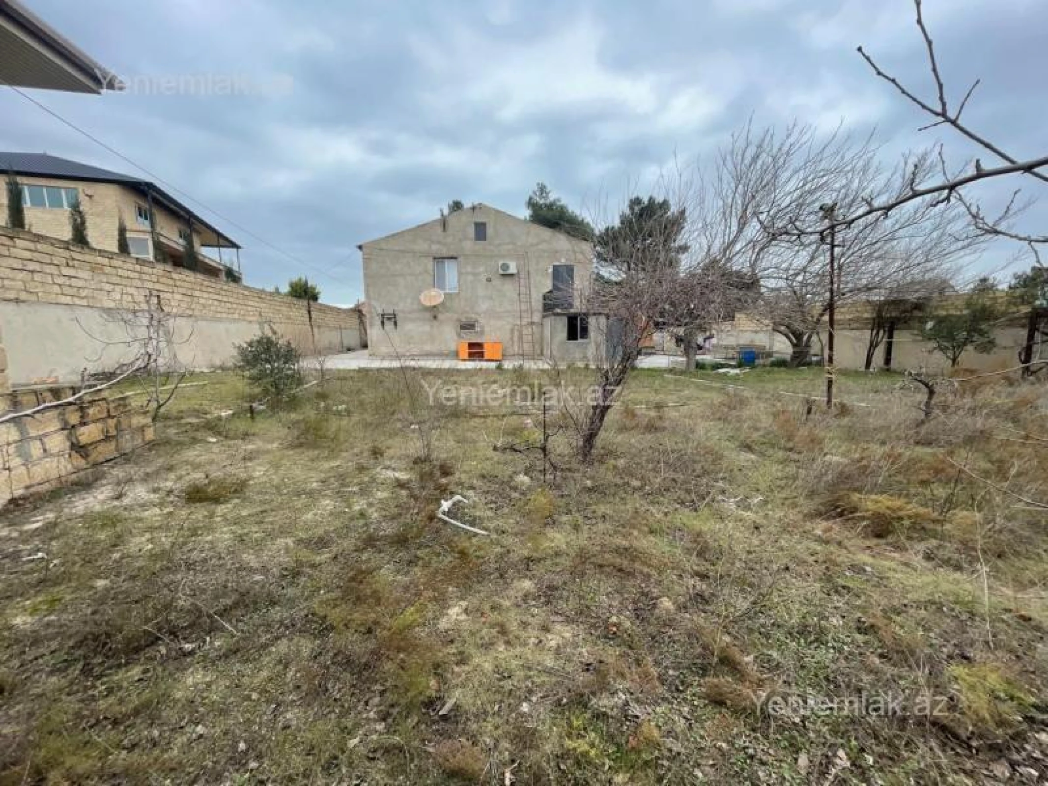 Satılır 6 otaqlı həyət evi 220 m²