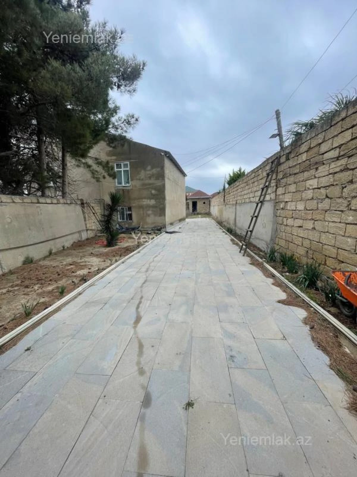 Satılır 6 otaqlı həyət evi 220 m²