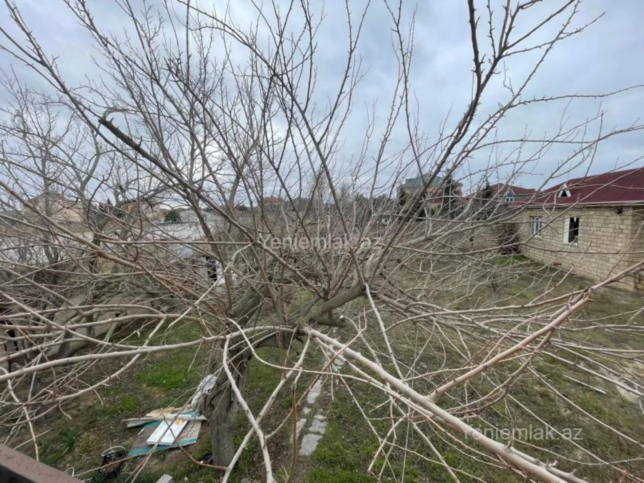 Satılır 6 otaqlı həyət evi 220 m²