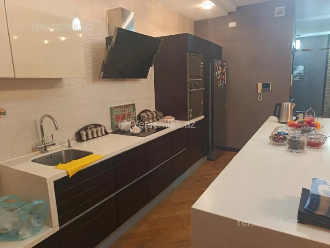 Satılır 3 otaqlı yeni tikili 135 m²