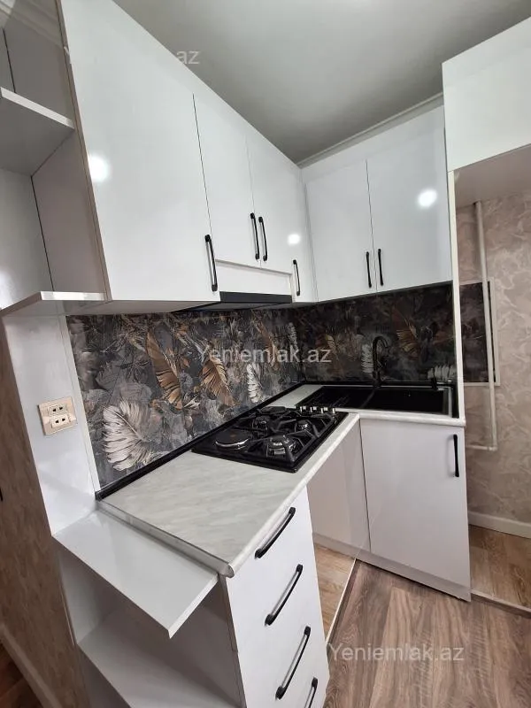 Satılır 2 otaqlı köhnə tikili 50 m²