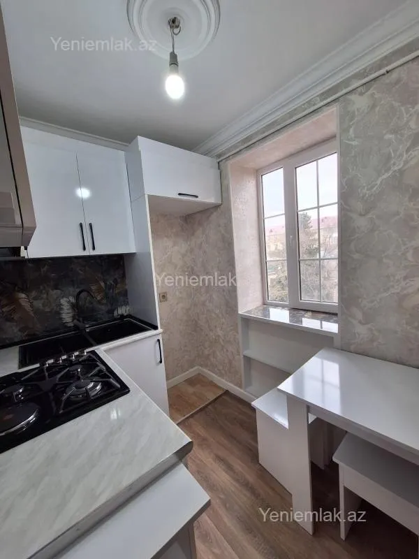 Satılır 2 otaqlı köhnə tikili 50 m²
